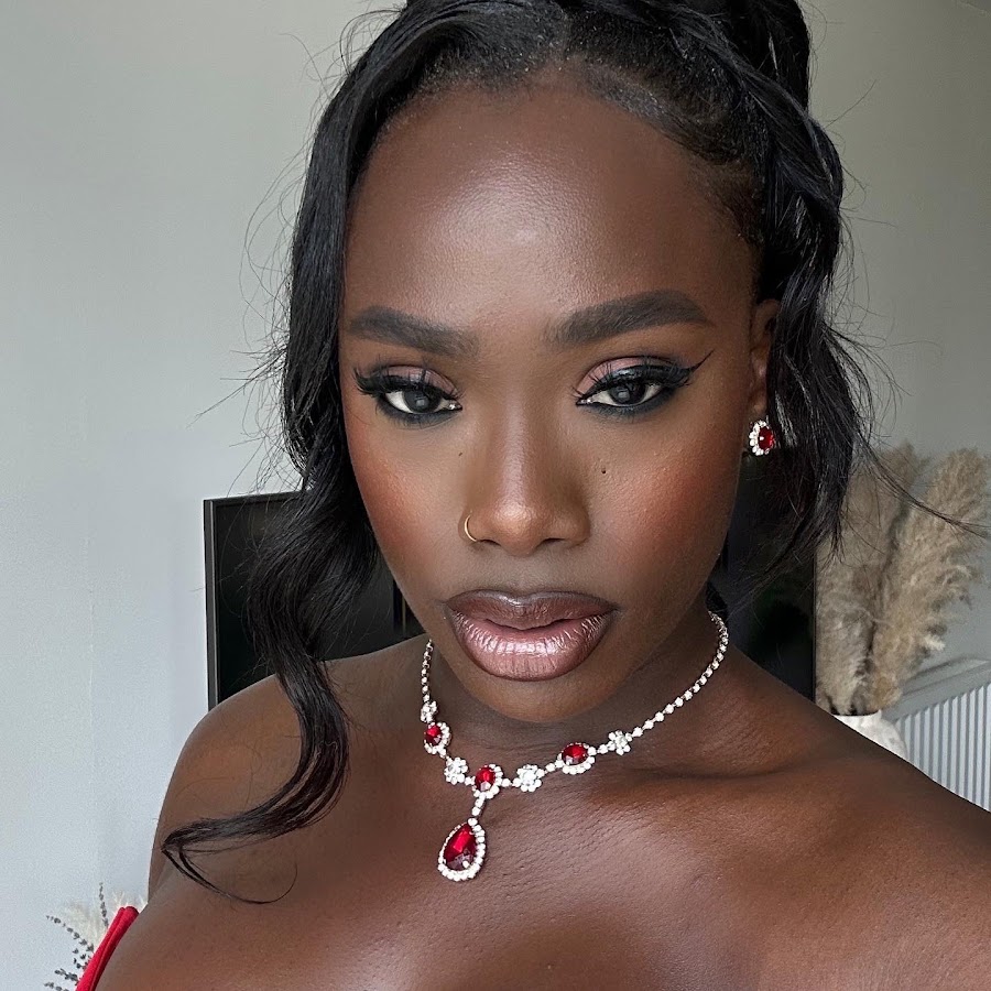 Leonore Christa @leonorechrista